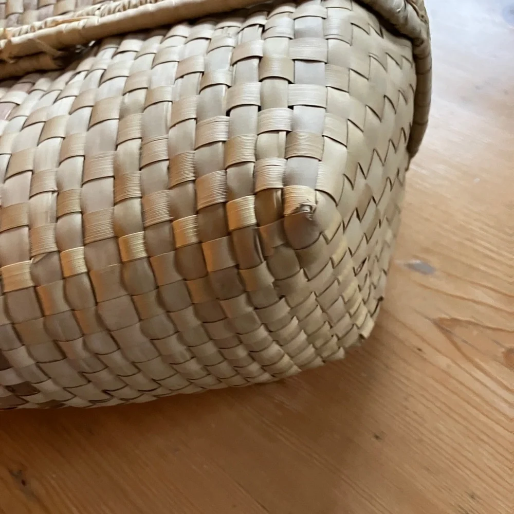 Woven Tote 16”x11.5”5” With 3” Rise Handle EUC